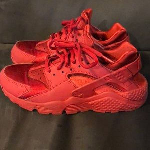 All red Huaraches only worn 2 times